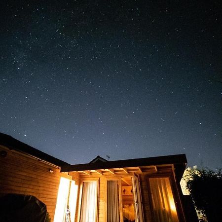 Moors Wood Relaxing ,Tranquil Retreat With Hot Tub Villa Чипенъм Екстериор снимка